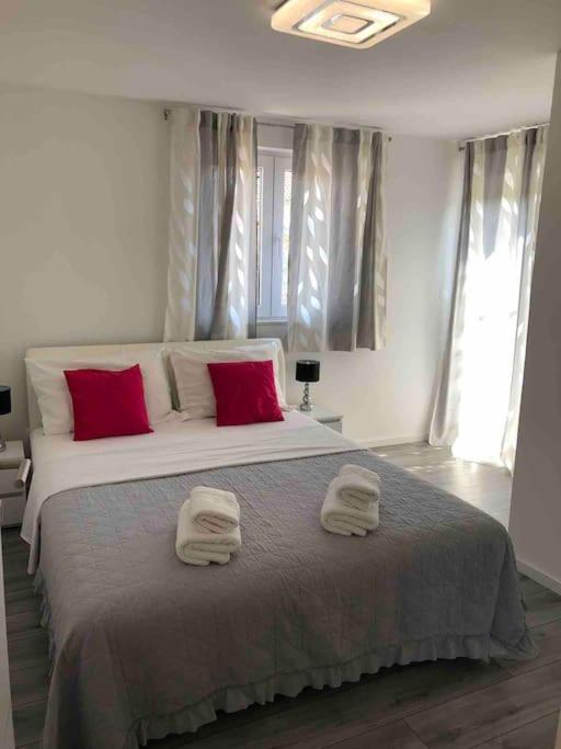 Holiday Home Marina-Renovated House In City Center روغوزنيكا المظهر الخارجي الصورة