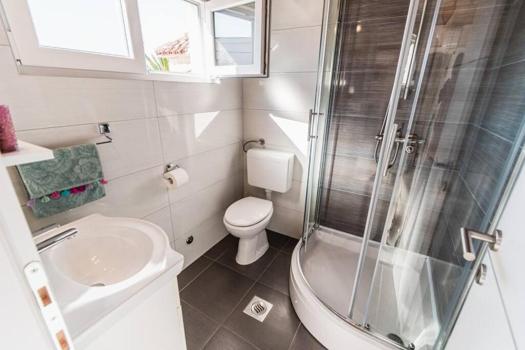 Holiday Home Marina-Renovated House In City Center روغوزنيكا المظهر الخارجي الصورة