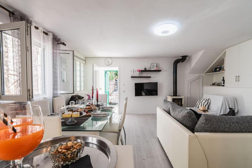 Holiday Home Marina-Renovated House In City Center روغوزنيكا المظهر الخارجي الصورة