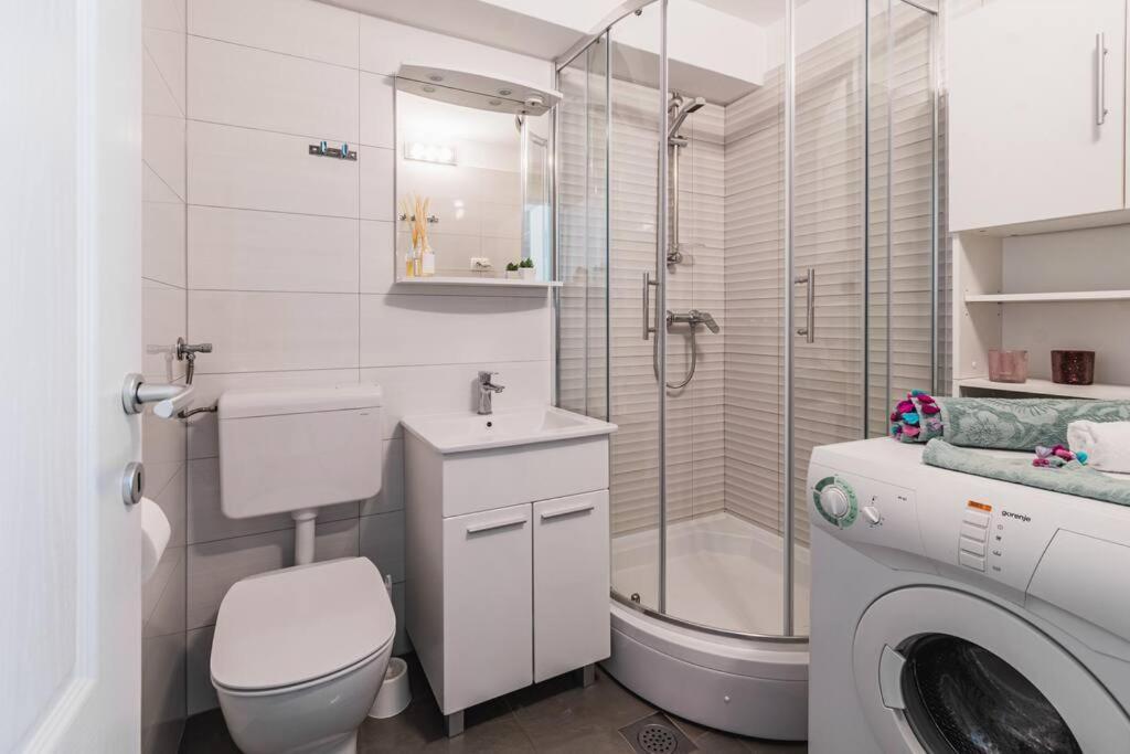 Holiday Home Marina-Renovated House In City Center روغوزنيكا المظهر الخارجي الصورة